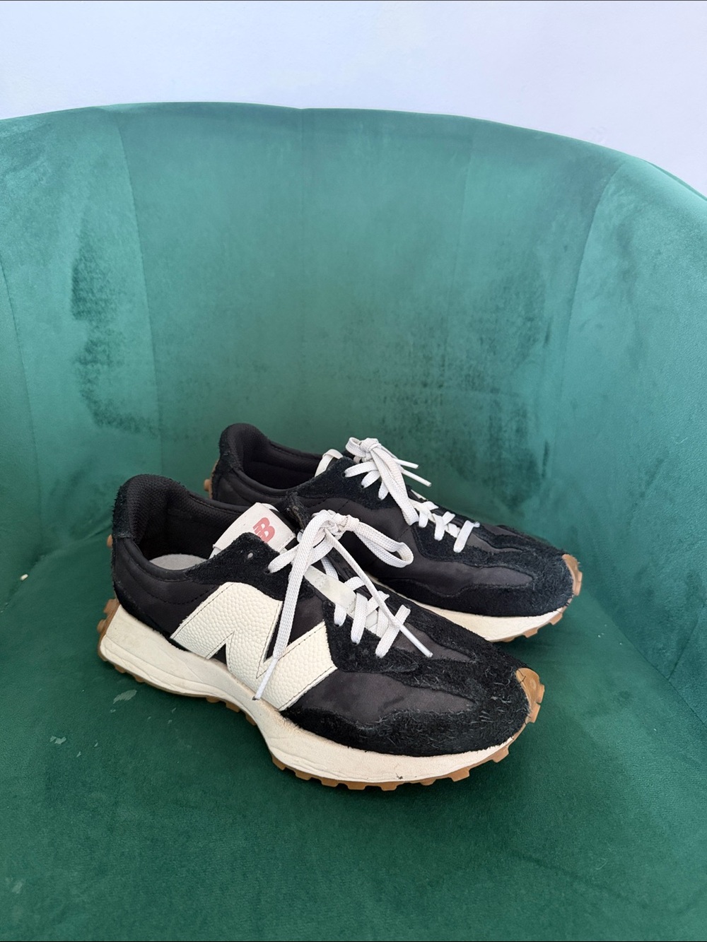 New Balance 327 Black and White sneakers